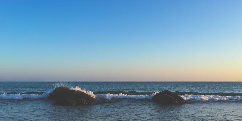 VB新闻APP界面设计技巧：融合复古新闻美学与现代交互，打造深度新闻报道体验